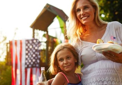 mother-and-daughter-celebrating-4th-of-july-picture-id1083637114 (2)